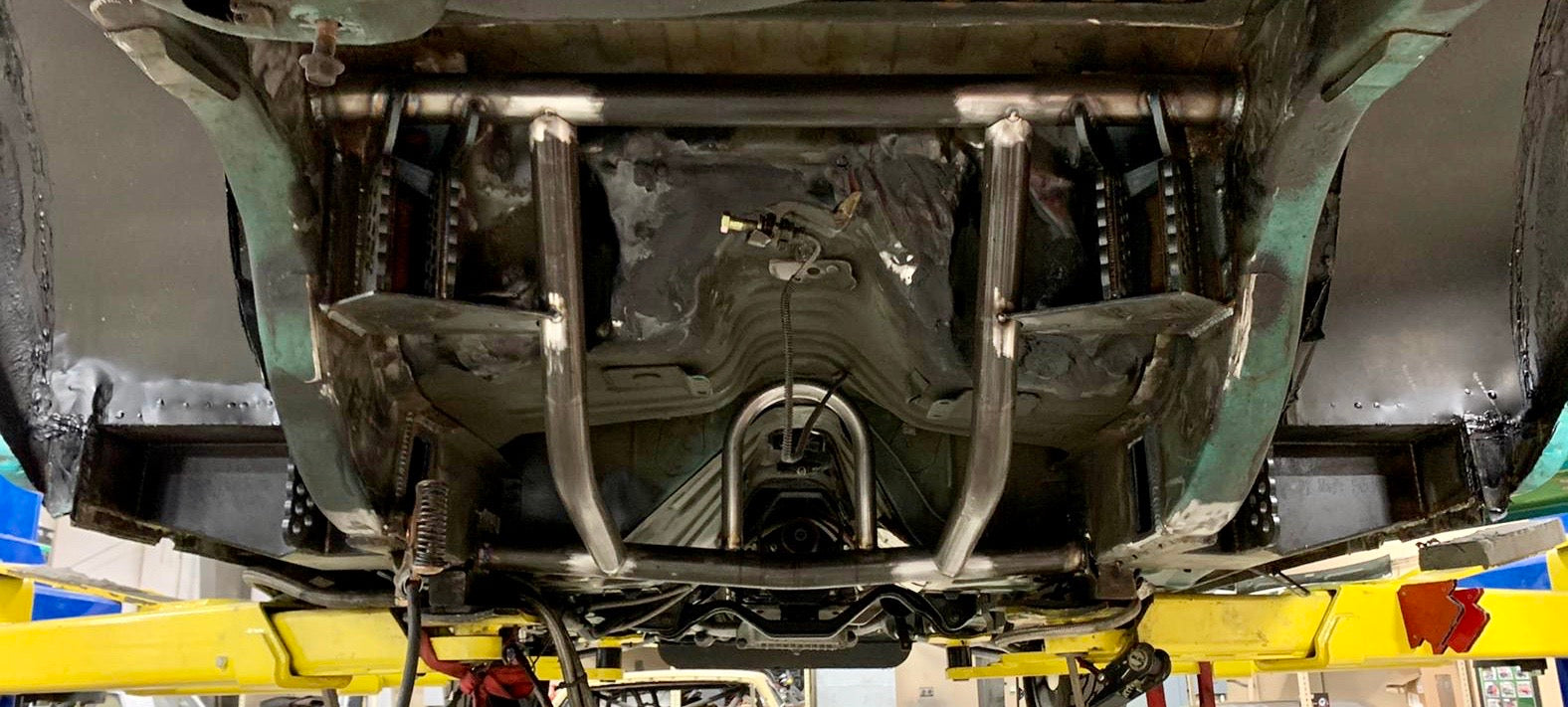 TORQUE BOX CROSSMEMBER KIT WITH DRIVESHAFT HOOP