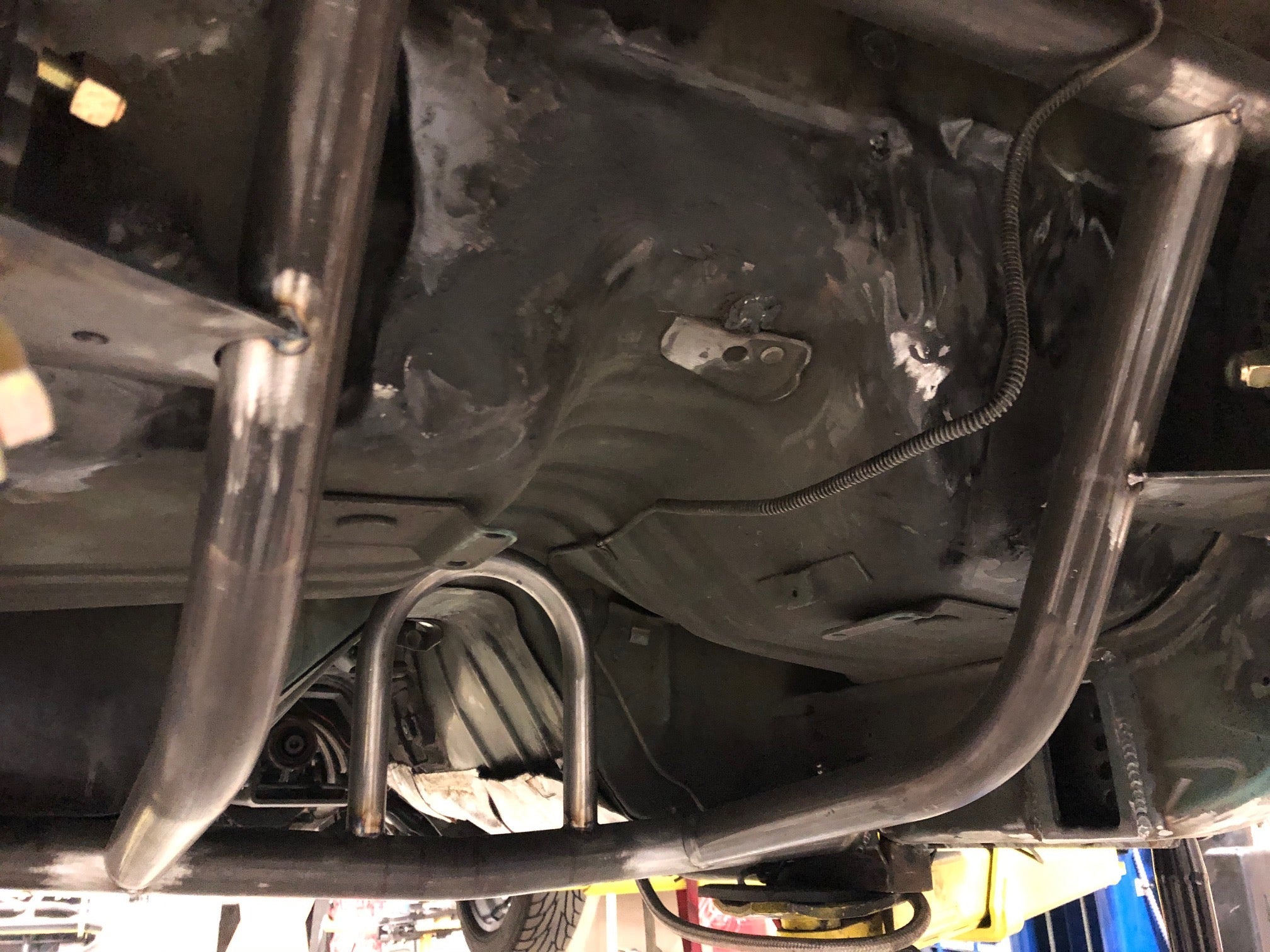 TORQUE BOX CROSSMEMBER KIT WITH DRIVESHAFT HOOP